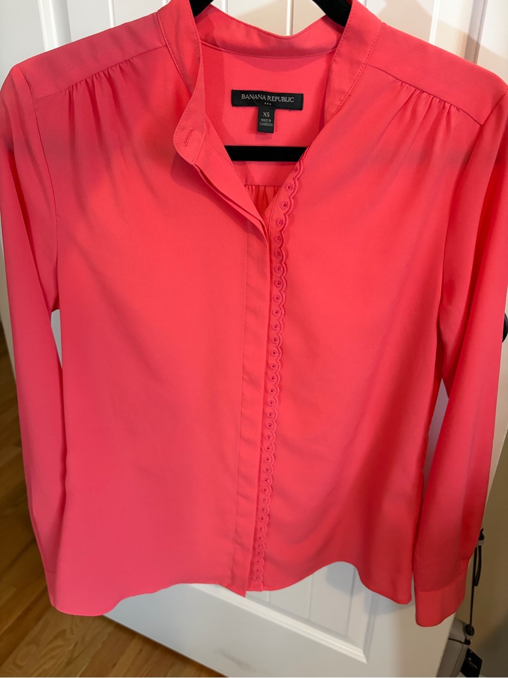 Banana republic coral women’s button-down shirt long sleeve blouse eyelet XS